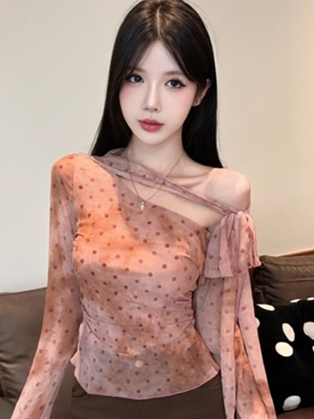 한국 스타일의 달콤하고 시크하며 섹시한 폴카 도트 긴팔 - Base Layer Top 리뷰 및 가격