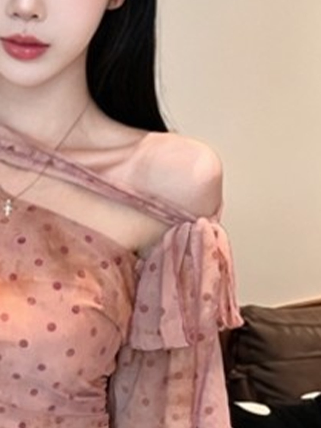 한국 스타일의 달콤하고 시크하며 섹시한 폴카 도트 긴팔 - Base Layer Top 리뷰 및 가격